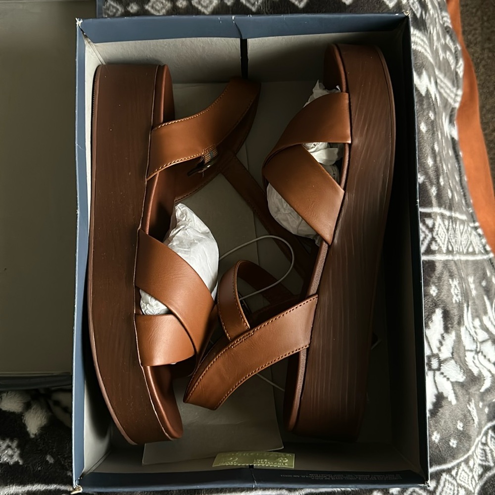 Universal Thread sandals sz 10